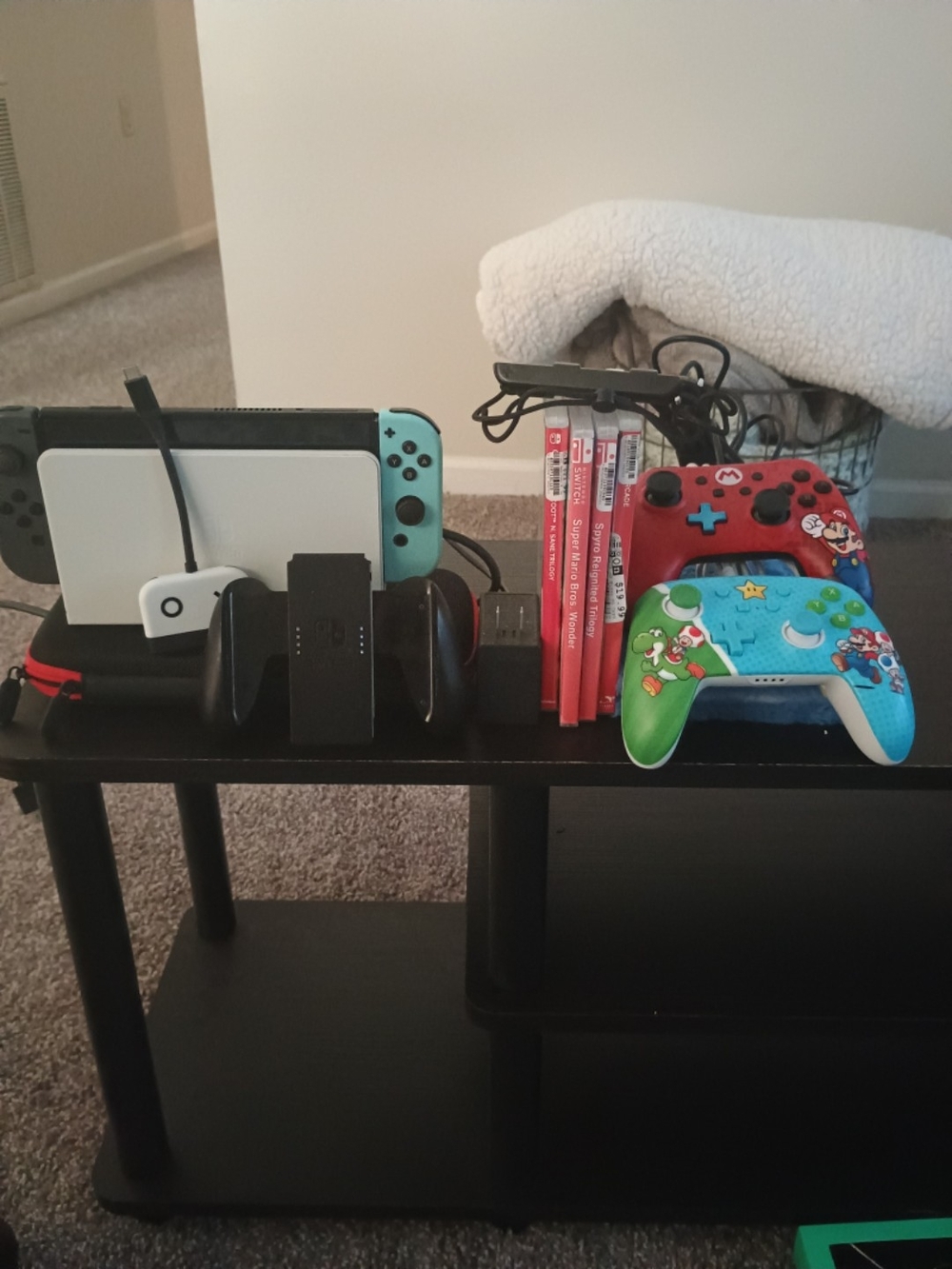 EC Like new Nintendo Switch OLED Bundle
